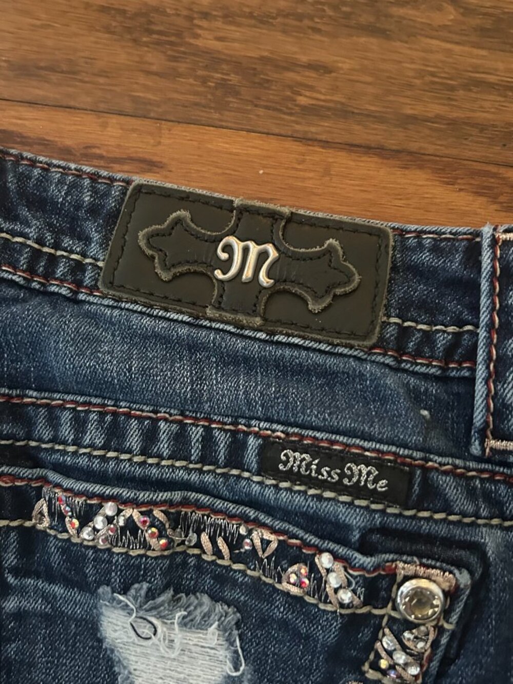 Miss Me Signature Skinny Beaded Sequin Embroidered Jeans Size 29 Y2K - Picture 11 of 16